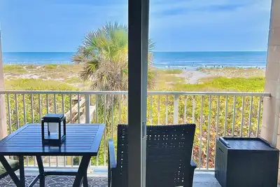 Image de Condo en bord de mer avec vue panoramique sur la plage
