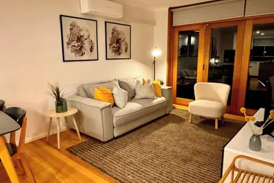 Image de 2 Bdrm Apt in Annandale with Courtyard & Parking