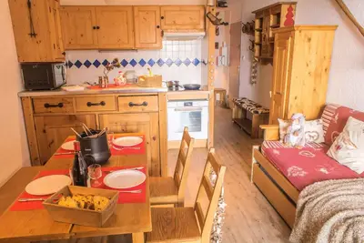 Image de Tres beau studio cabine, complétement rénové avec beaucoup de charme.
