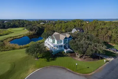 Brown Dog by the Sea: maison 6 Br / 6 Ba à Corolla, pour 15 personnes
