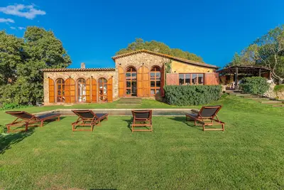 Image de Plus dels Arcs. Avec piscine. Dans le domaine et très proche de la plage. Costa Brava.