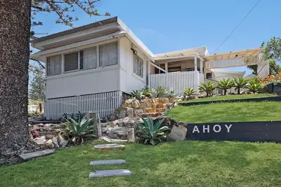 Image de Ahoy Cottage | 3 chambres à coucher | 1 salle de bain et douche extérieure | Vues fabuleuses 7 excellent emplacement!