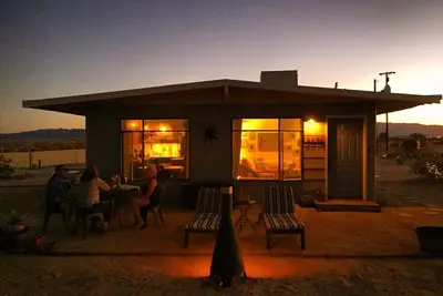 Image de Starlight Ranch - Wonder Valley, vue sur la montagne!