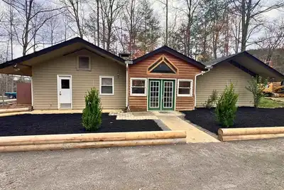 Image de Shady Woods Cabin - Trois Chambres Maison, Couchages 8