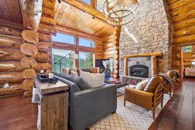 Image de Log Cabin moderne: 7 Br / 5. 5 Ba maison à Breckenridge, 20 personnes