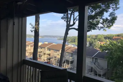 Image de Nouvelle liste! Faites une pause au bord du lac! Condo 2br près de tout