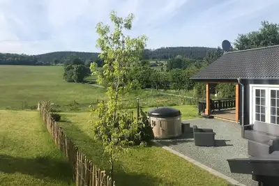 Image de Lodge scandinave avec bain à remous près de Winterberg
