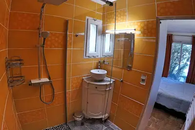 Image de Villa de Charme au Pied du Pic-Saint-Loup, avec Piscine
