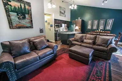 Image de Confort et style dans ce condo au bord de la rivière