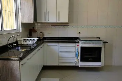 Image de Maison, maison de ville, 2 suites avec air conditionné, salle de séjour avec air conditionné.