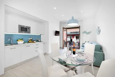 Amore Rentals - Sara Home 2 with Private Terrace, Air Conditioning and Internet Wi-Fi