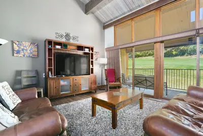 Image de Réservez dès maintenant pour profiter de la meilleure offre de la saison! Luxueux condo près de la station de ski