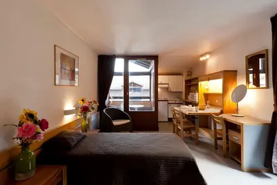 Image de Studio avec Balcon et Double Exposition à Brides-les-Bains, Près des Thermes