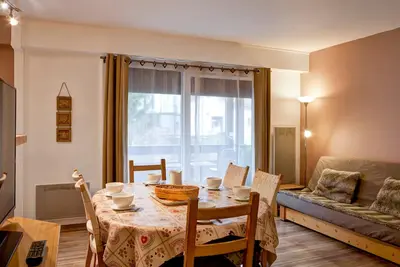 Image de Appartement lumineux 3 pièces pour 6 avec balcon, parking, WiFi, animaux admis