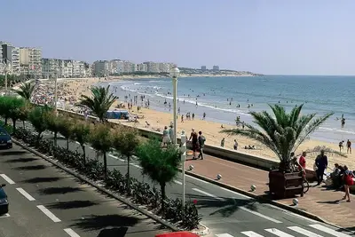 Arago Maison avec  4 /5 étoiles vue mer latérale du balcon 200m mer et commerces