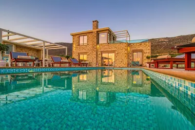 Image de Villa neuve Kore près de la plage de Falasarna, piscine chauffée à l'eau de mer