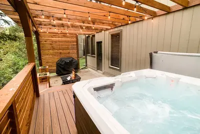 Image de Grande maison avec beaucoup d'espace pour votre grand groupe. 1/4 mile de Table Rock Lake