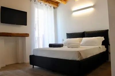 Image de Appartement dans un immeuble datant de 1879, travaux de rénovation achevés en juillet 2019.