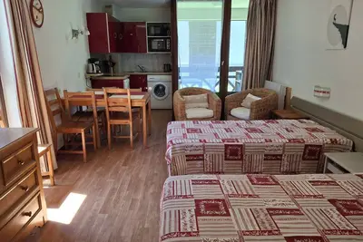Image de Studio Lumineux 4 Pers. avec Double Exposition, Balcon, Parking et Wifi - Brides-les-Bains
