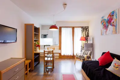 Image de Studio avec Balcon Sud et WiFi au Centre de Brides-les-Bains, Proche Thermes et Télécabine