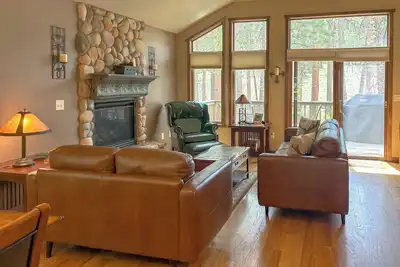 Image de Spacieux Condo Estes Park sur Big Thompson River!