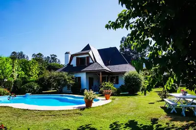 Image de Villa avec piscine et jardin de 200 mètres