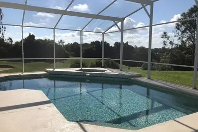 Image de Vaste villa de 4 chambres et 3 salles de bain avec une vue exceptionnelle sur le terrain de golf!