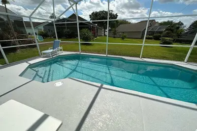 Image de Villa de quatre chambres à coucher, récemment rénovée, entièrement rénovée