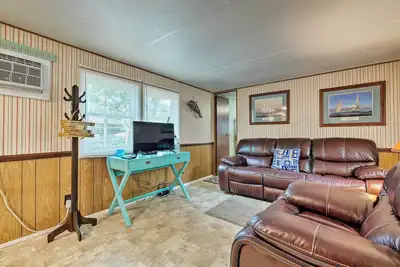 Image de Nouveau! Cabine avec foyer, marchez jusqu'à la rivière Steinhatchee!