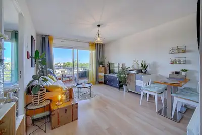 Image de Appartement en dernier étage proche des plages avec vue mer et port