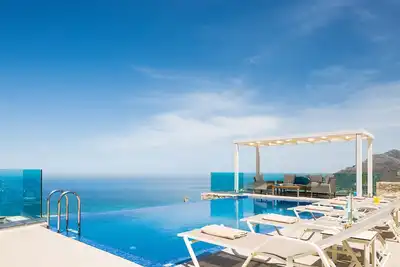 Image de Villa neuve Bonsai, vue imprenable sur la mer et le coucher du soleil, luxe
