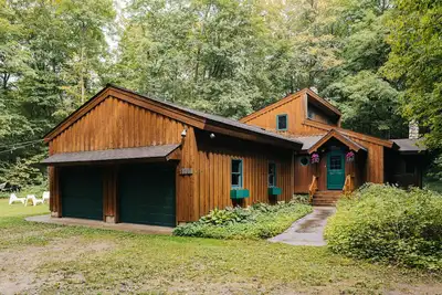 Image de Chalet moderne dans les bois de Suttons Bay