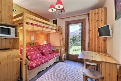 Image de Charmant Petit Studio Skis Aux Pieds