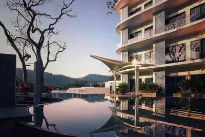 Image de Suite de luxe élégante forêt tropicale avec balcon