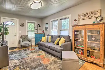 Image de Nouveau! Colorado Springs Bungalow - Marcher jusqu'au centre-ville!