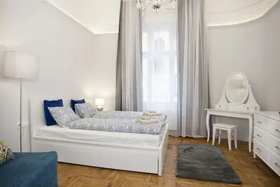 Image de Amanda Apartment - c'est un appartement confortable avec une chambre et une cuisine séparée
