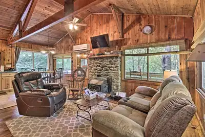 Image de Nouveau! Cabane Stanardsville isolée avec vue et bain à remous