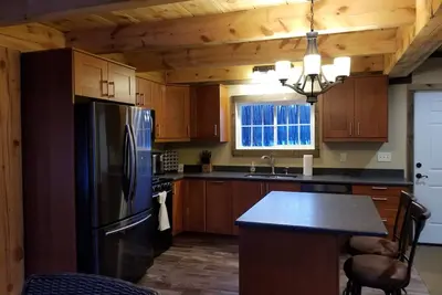 Image de Profitez de cette nouvelle construction! Privé! Rustique! Mollie Lake Cabin! Non-fumeur / Animaux