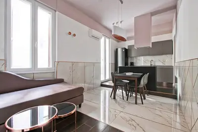 Le Finest -at Spanish Steps-