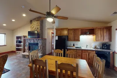 Image de Près de la montagne de ski, Tv dans chaque chambre, Condo A-Ponderosa