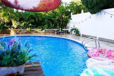 Image de * Nouvelle Construction * Lit king Splashed Sun 2b avec piscine par Lax