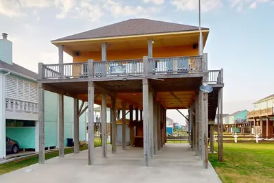 Image de Nouvelle Liste! Belle maison w / grande terrasse - étapes de la plage, 2 chiens Ok!