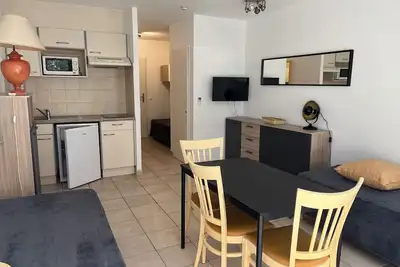 Image de Studio climatisé 2/3 pers. - Proche plage, centre-ville, Wi-Fi gratuit