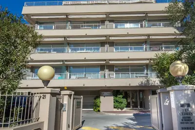 Image de Studio climatisé pour 3 pers, à 50m de la plage, centre-ville Saint-Raphaël, WiFi, parking dispo