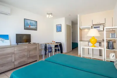 Image de Studio 2/3 personnes près plage, climatisé, balcon, parking, WiFi, petit-déjeuner, Saint-Raphaël