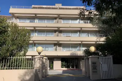 Image de Appartement 2p avec Balcon, Clim, Ă 50m de la Plage et Centre-ville, WiFi et Parking Disponibles