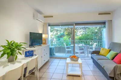 Image de Studio Climatisé Proche Plage et Commerces avec Balcon, Parking, et WiFi à Saint-Raphaël