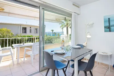 Image de Studio Climatisé Proche Plage et Commerces avec Balcon, Wi-Fi et Parking