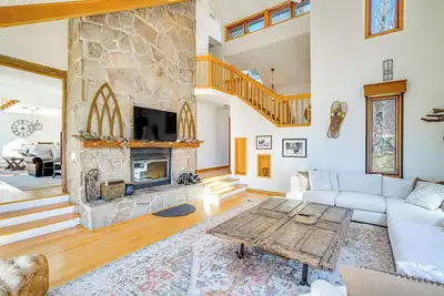 Image de Nouveau! Wilmington Home w / Deck, vue sur le lac et salle de jeux