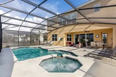 Image de Construit récemment avec une vue imprenable sur le lac \/ Design intérieur moderne \/ Piscine et spa privés \/ Salle de jeux